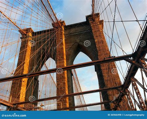 Arcos Del Puente De Brooklyn Foto de archivo - Imagen de detalles ...