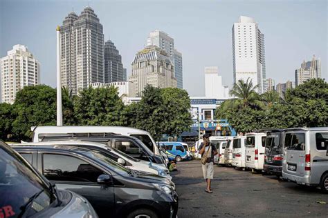 Foto Nekat Angkut Pemudik Ratusan Travel Gelap Ditangkap