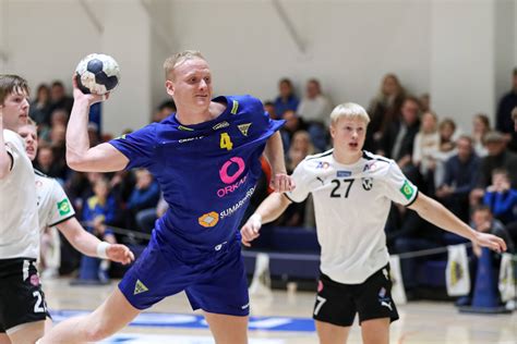 L V K Skrifar Undir Tveggja Ra Samning Handbolti Is