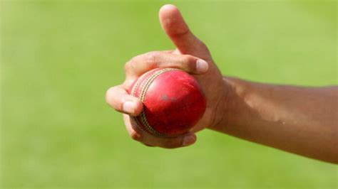 what is "doosra ball" in cricket?