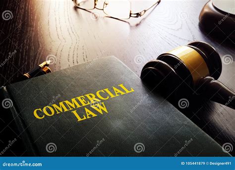 Handelsrecht Und Hammer Stockbild Bild Von Vertrag 105441879