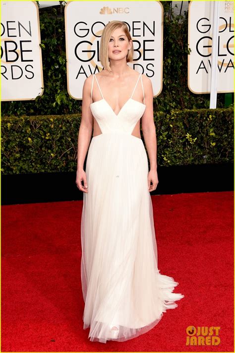 Gone Girls Rosamund Pike Is Glowing At Golden Globes 2015 Photo