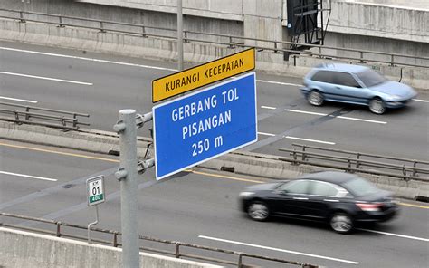 Mulai April Mobil Berkecepatan Km Jam Kena Tilang Di Tol