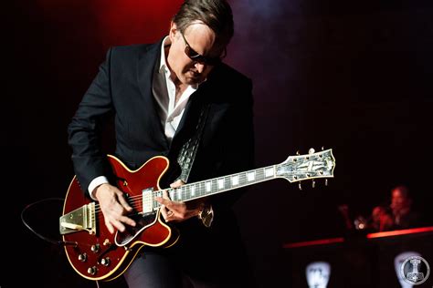 Joe Bonamassa ‘Live At The Royal Albert Hall’ – A Masterclass In The ...