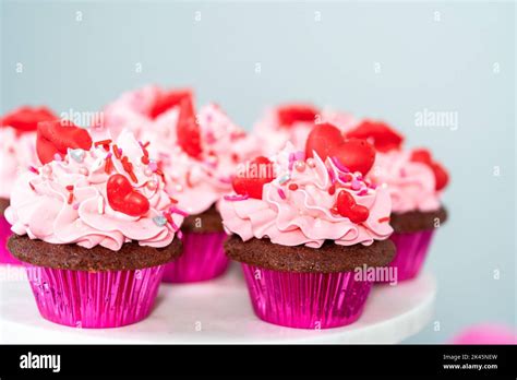 Red Velvet Cupcakes Stock Photo Alamy