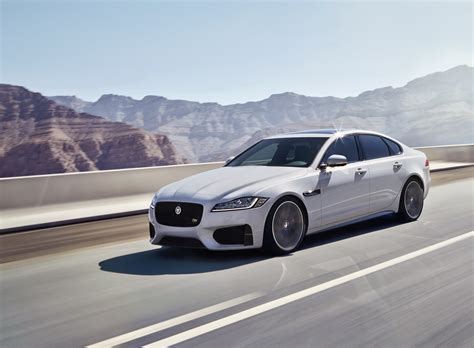 La nouvelle Jaguar XF sort ses griffes