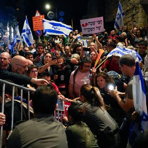 Protest Outside Netanyahus Home Turns Into Riot Israeli Police Say