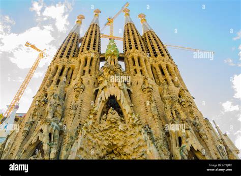 Gaudis Kathedrale La Sagrada Familia In Barcelona Spanien