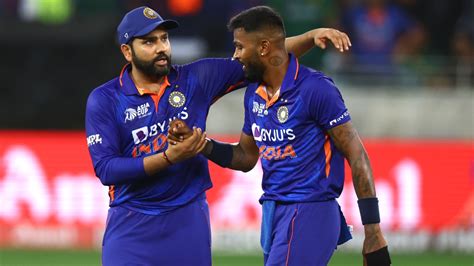 Hardik Pandya Or Rohit Sharma Ravi Shastri Makes Big Statement On