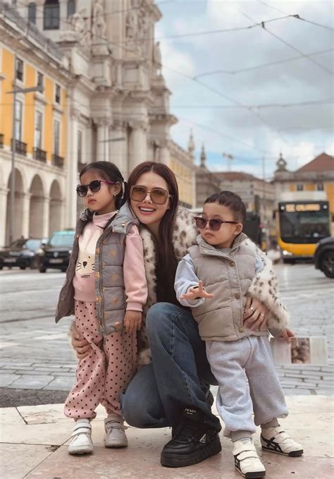 Hot face sao Việt Cựu mẫu Thuý Hằng diện bikini tạo dáng chụp ảnh Báo Tri thức và Cuộc sống