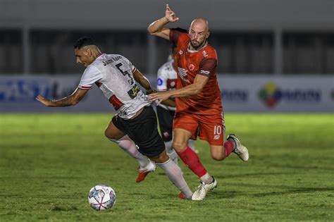 FOTO Madura United FC Bermain Imbang Lawan PSM Makassar