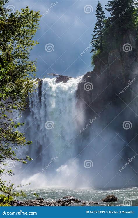 The Beautiful Snoqualmie Waterfall Stock Image Image Of Green