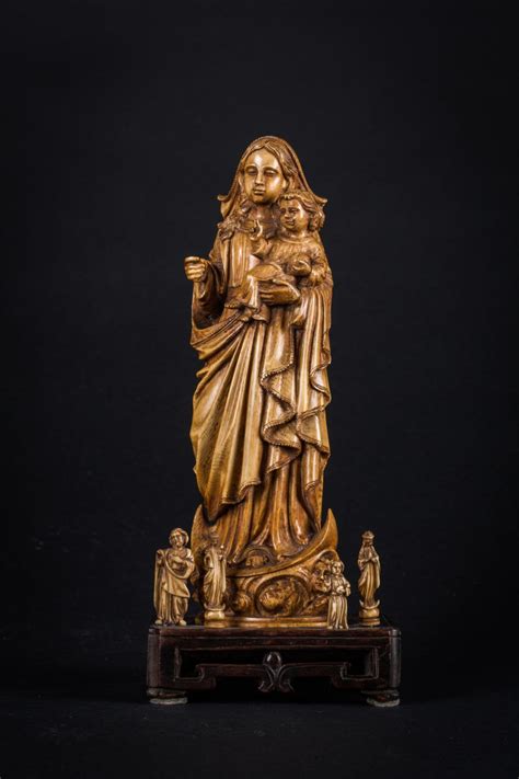 Intaglio in avorio raffigurante Madonna e Gesù bambino India Goa XVII