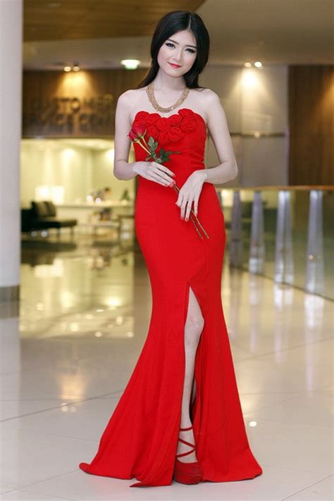 Sốc với gương mặt dao kéo cứng đờ của hot girl Lilly Luta