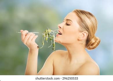 Healthy Nude Woman Eating Cuckooflower Stock Photo 328932122 Shutterstock