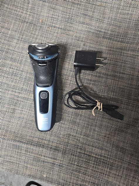 Mavin Philips Norelco Rechargeable Cordless Shaver Series 3000 With