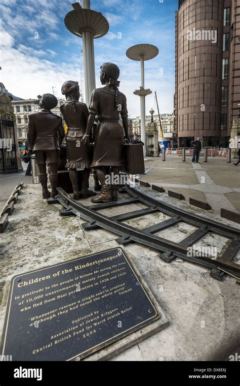 Kindertransport Escultura De Bronce De Frank Meisler Fotograf As E