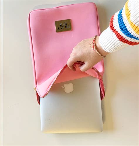 Laptop Cover Pink 241 X 16 X 349 Cm Incluyo