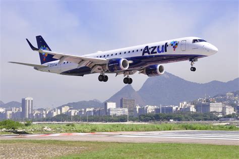 LIVE problema no trem de pouso avião da Azul retorna ao Recife