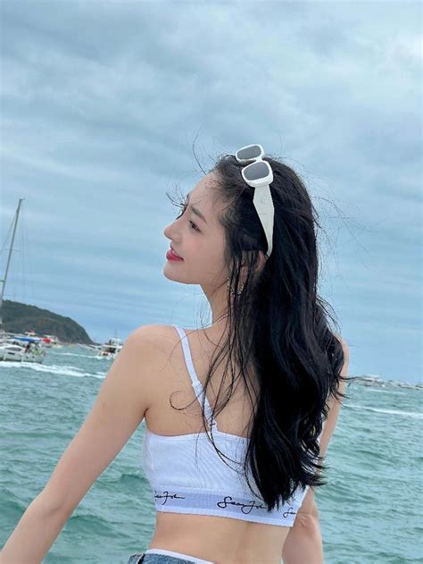 Hot Sexy Zhou Jieqiong Bikini Pics