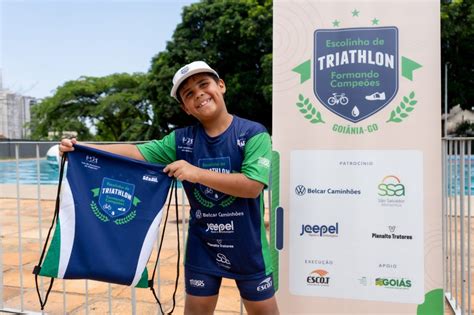 Padrinho Juraci Moreira realiza visita à Escolinha de Triathlon de