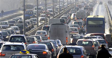 Staugefahr am Wochenende Ferienende im Süden bringt volle Straßen