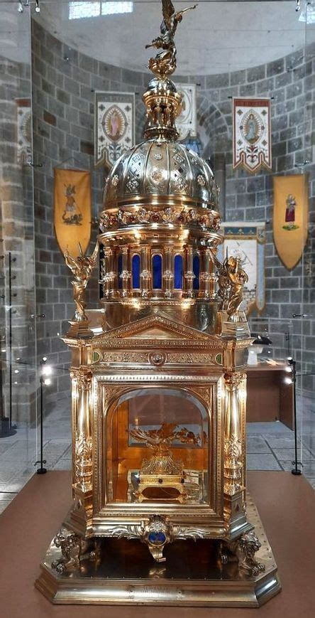 2023 125 De linsigne relique du crâne de Monseigneur Saint Aubert