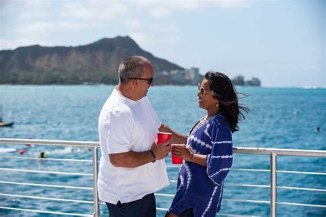 Oahu Fredag aften fyrværkeri Sail fra Hilton Hawaiian Pier GetYourGuide