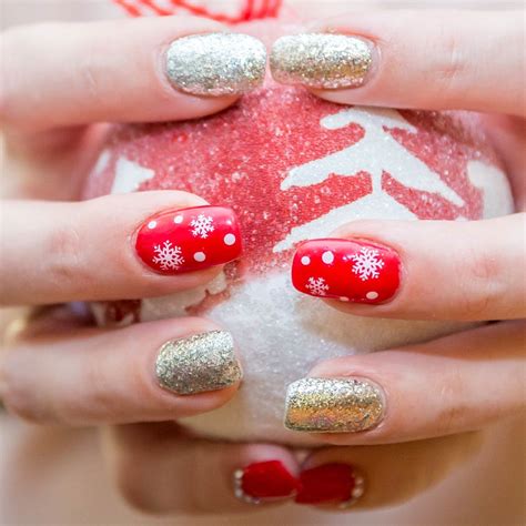 Elegant Christmas Nail Art