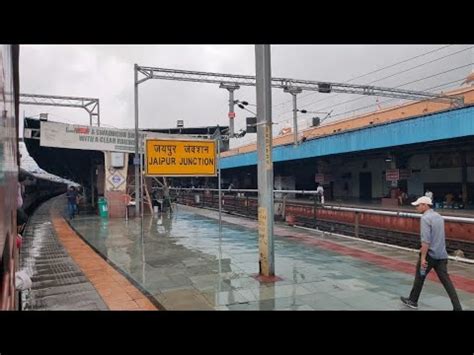 12414 Jammu Tawi Ajmer Pooja Superfast Express Train Arriving At