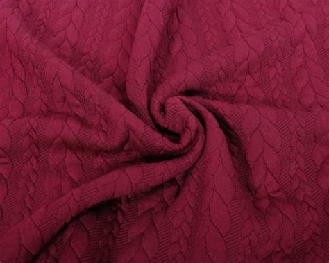 Dehnbarer Strickstoff mit Zopfmuster Bordeaux Zierstoff einfach nähen