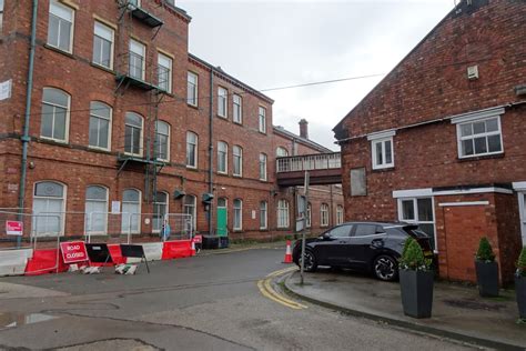 Queen Street And Railway Institute © Ds Pugh Geograph Britain And