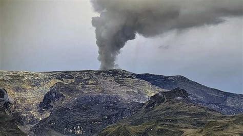 Volc N Colombiano Nevado Del Ruiz Aumenta Temperatura Y Mantiene