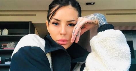 Cande Tinelli subió una foto en bikini desde la playa y deslumbró a sus seguidores