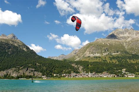 Kitesurfing Kitesurfen Auf Dem Lake Silvaplana Im Engadin Lernen