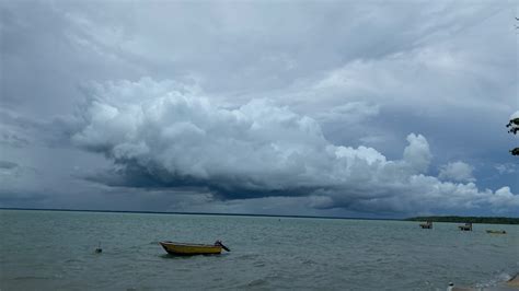 Low-pressure system off Queensland coast 'could be a cyclone by Wednesday', BOM warns - ABC News