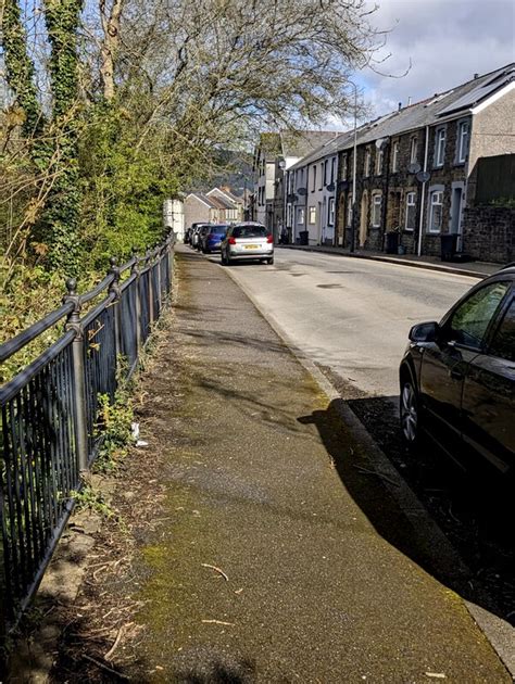 Pavement And Railings Somerset Street Jaggery Cc By Sa 2 0