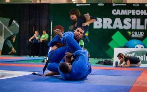 Brasileiro de Jiu Jitsu da CBJJD coroa faixa preta campeão ouro duplo