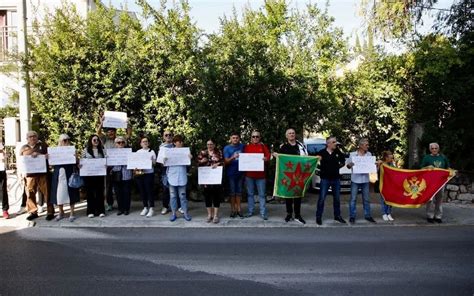 Protest Ispred Delegacije EU Na Pomolu Je Velika Izdaja I Prevara