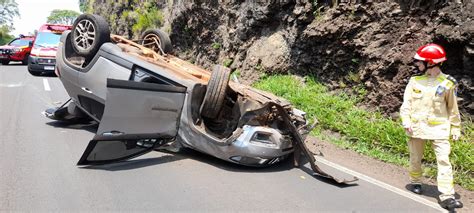 Fam Lia Fica Ferida Em Capotamento De Carro Na Pr Pp News Fb