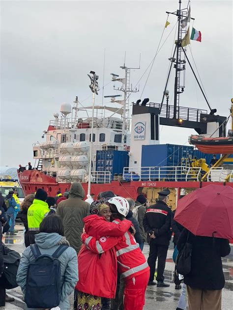 La Nave Tedesca Sea Eye Sbarca Persone A Livorno A Bordo Anche