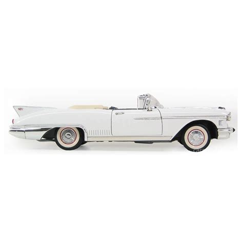 CARRO LUCKY CADILLAC ELDORADO BIARRITZ 1958 ESCALA 1 18 BRANCO