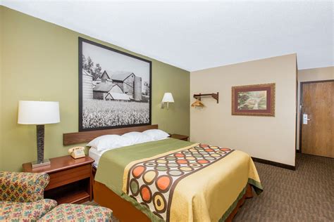 Super 8 by Wyndham Fairmont | Fairmont, MN Hotels