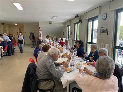 Merate Il Centro Sociale Anziani Saluta L Estate Prima Merate