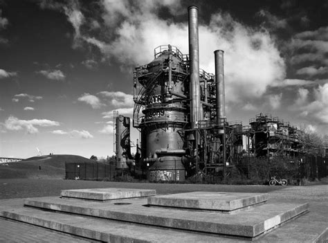 The Industrial Beauty of Gas Works Park - A Flash Of Darkness