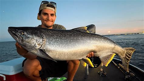 VERTICALLY JIGGING King Salmon In DOWNTOWN Milwaukee INSANE FIGHT