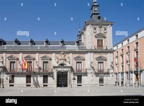 Madrid Platz Vor Dem Rathaus Stock Photo Alamy