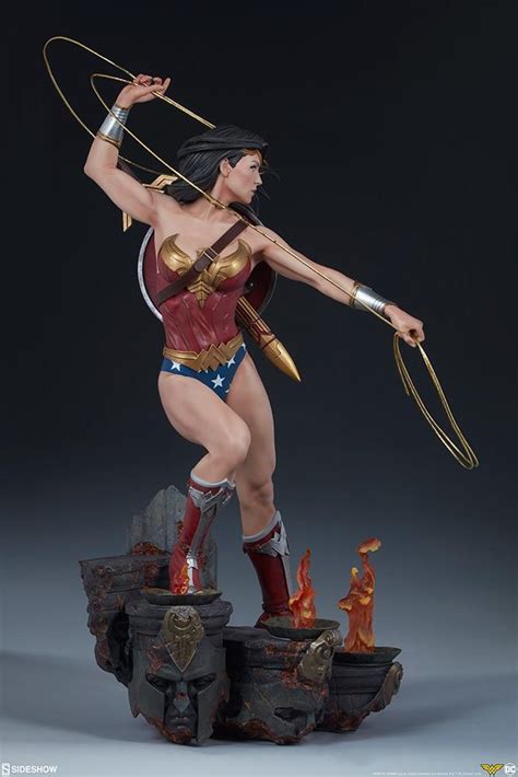 Sideshow Collectibles Wonder Woman Premium Format Figure Dc