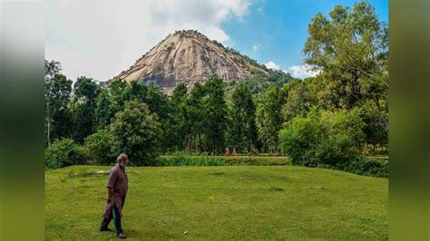 rock art | Meet Chitta Dey, the artist behind Purulia’s Ayodhya Hills ...