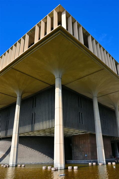 Side View of Hawaii State Capitol Building in Honolulu, O’ahu, Hawaii ...